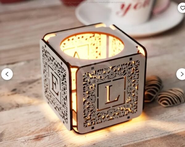 Candelabro Con Forma De Cubo Y Monograma Deco Para Boda Creativo Digital